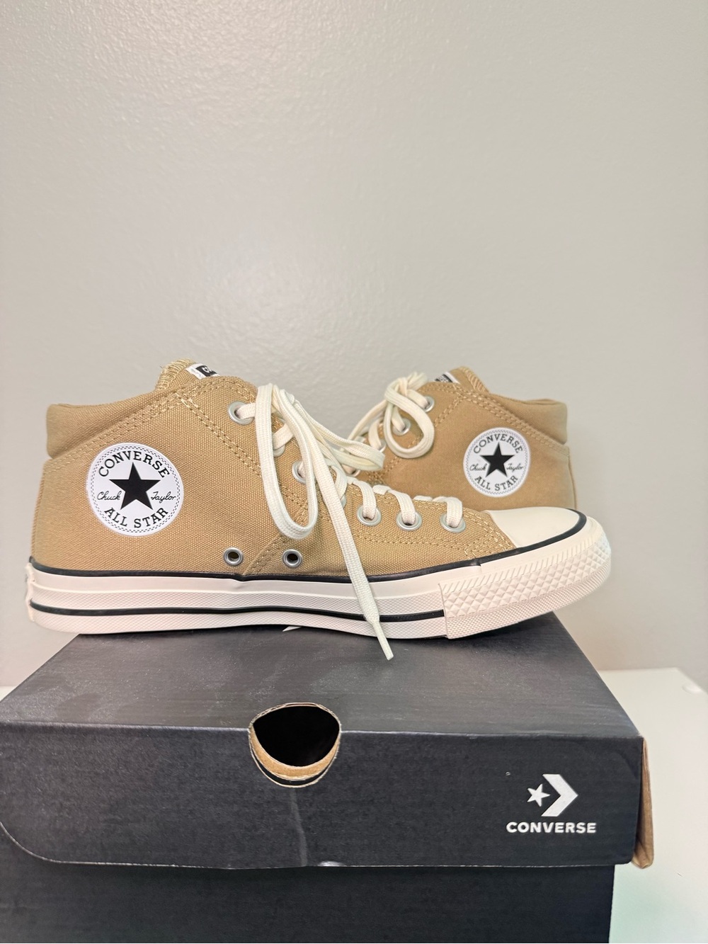 Brand New! CONVERSE Madison All Star Mid-Top Womenās Sneakers Size 8 Khaki